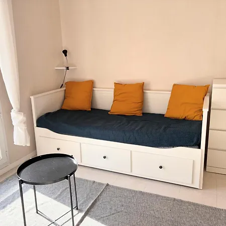 Le Saint Exupéry Avec Ventilateur Sur Place *