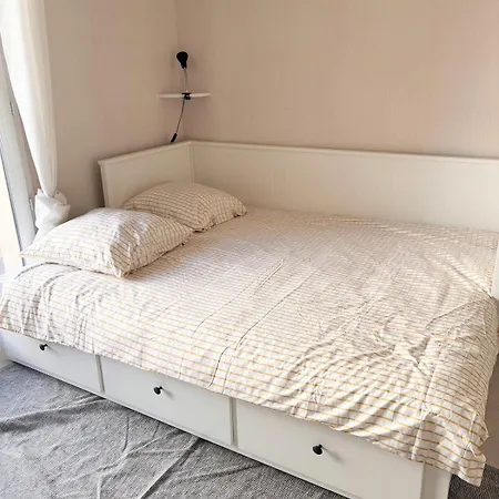 Le Saint Exupéry Avec Ventilateur Sur Place *