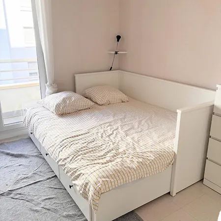Le Saint Exupéry Avec Ventilateur Sur Place Le Havre